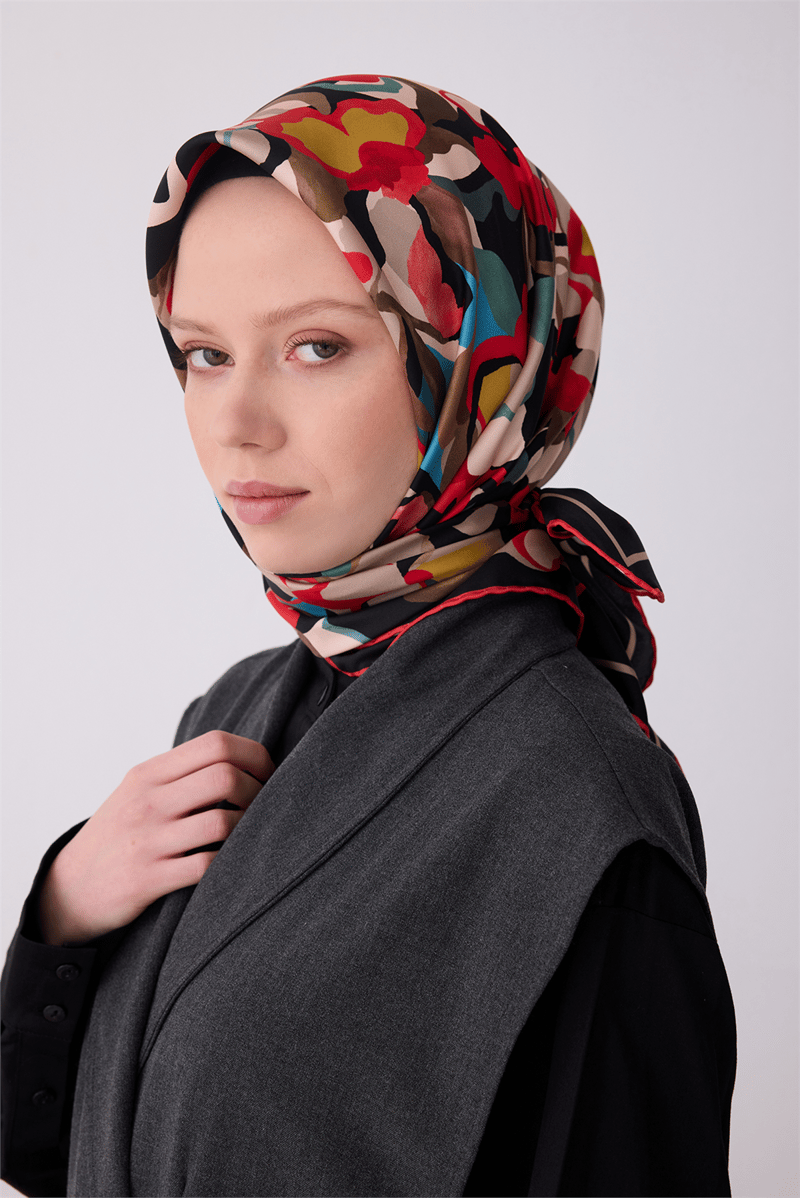 Belli Siyah Çiçek Desen %100 Twill İpek Eşarp 4312-31