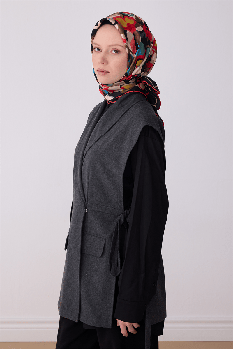 Belli Siyah Çiçek Desen %100 Twill İpek Eşarp 4312-31
