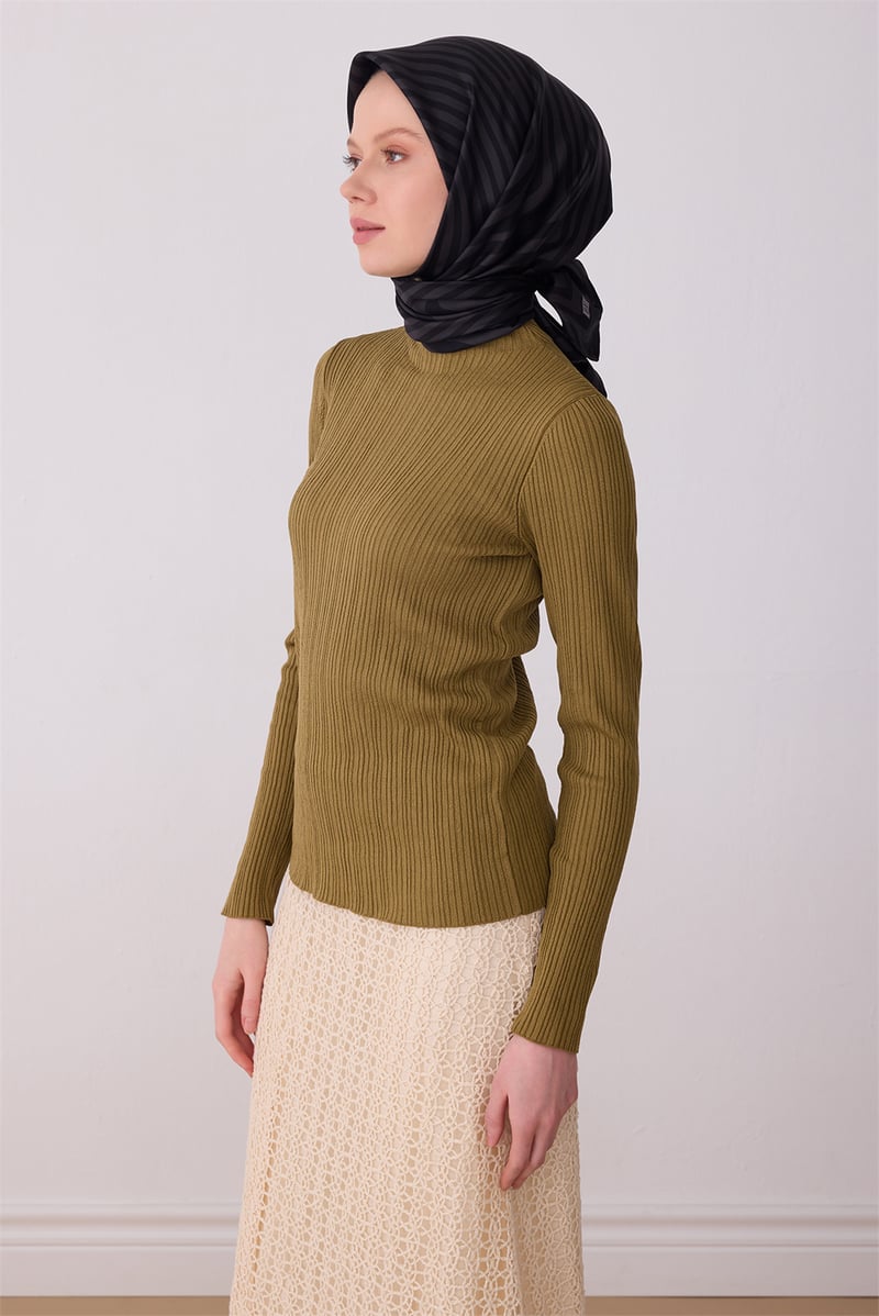 Belli Siyah Geometrik Desen %100 Twill İpek Eşarp 4325-84