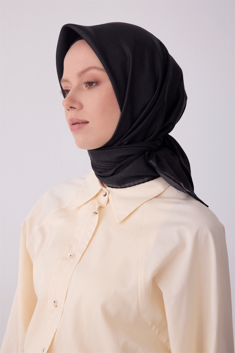 Belli Siyah Klasik Desen %100 Twill İpek Eşarp 4305-50