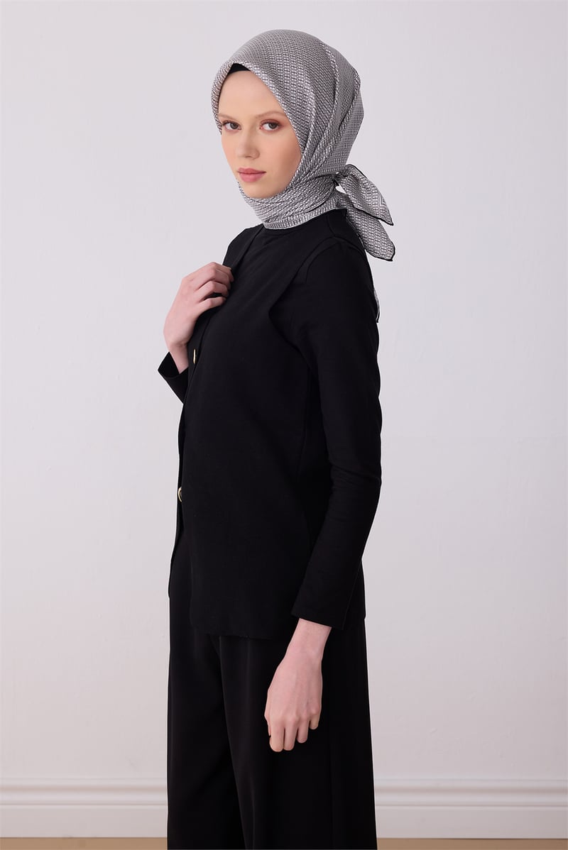 Belli Siyah Monogram Desen %100 Twill İpek Eşarp 4321-53