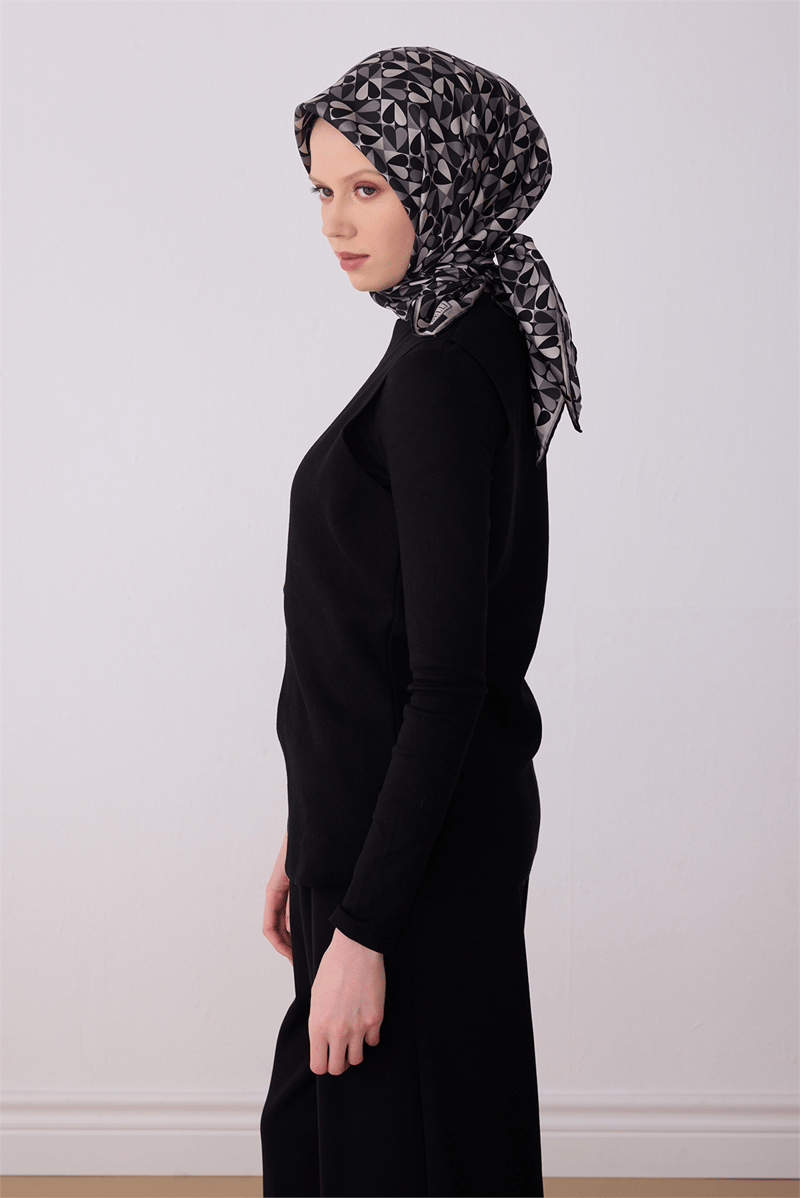 Belli Siyah Obje Desen %100 Twill İpek Eşarp 4322-85