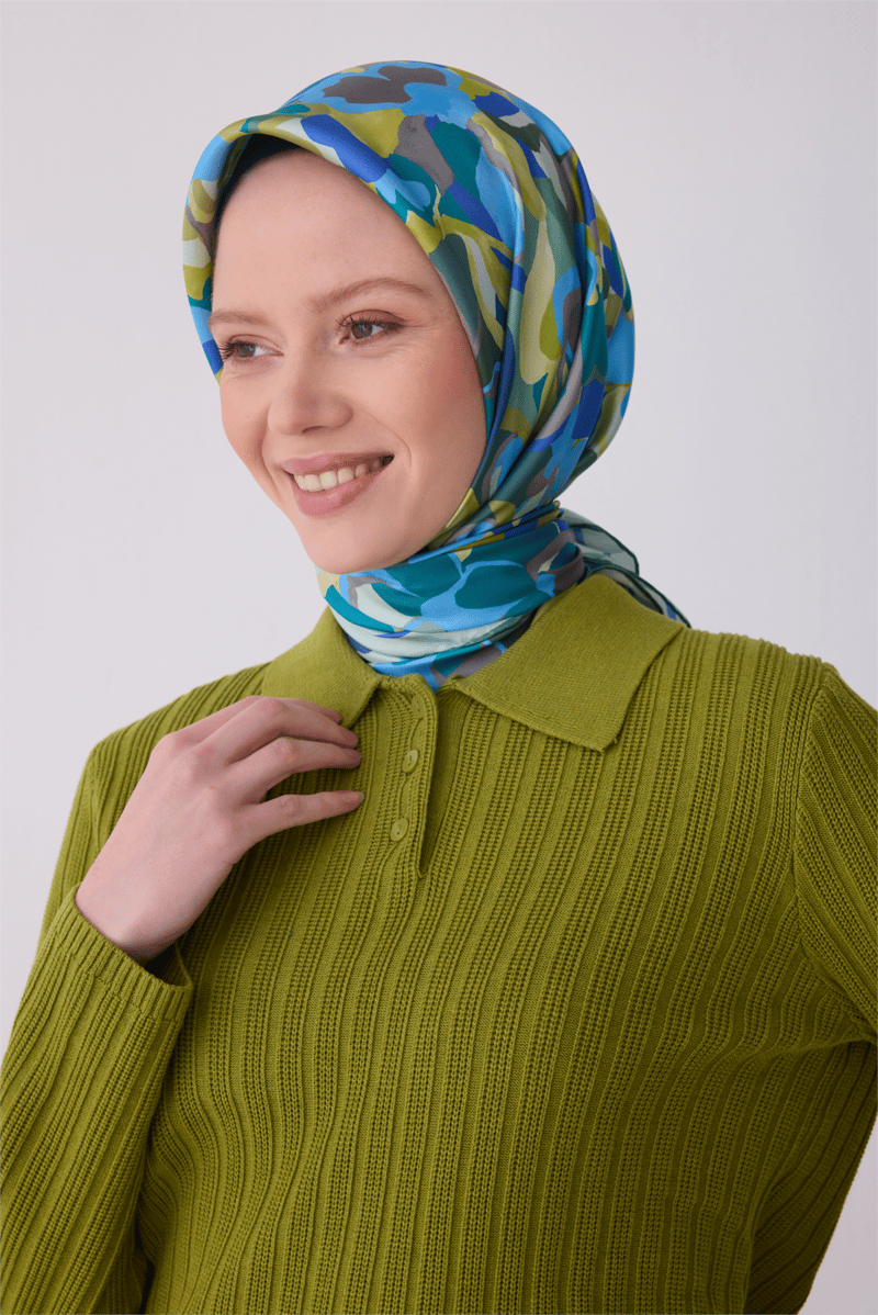 Belli Yeşil Çiçek Desen %100 Twill İpek Eşarp 4312-82