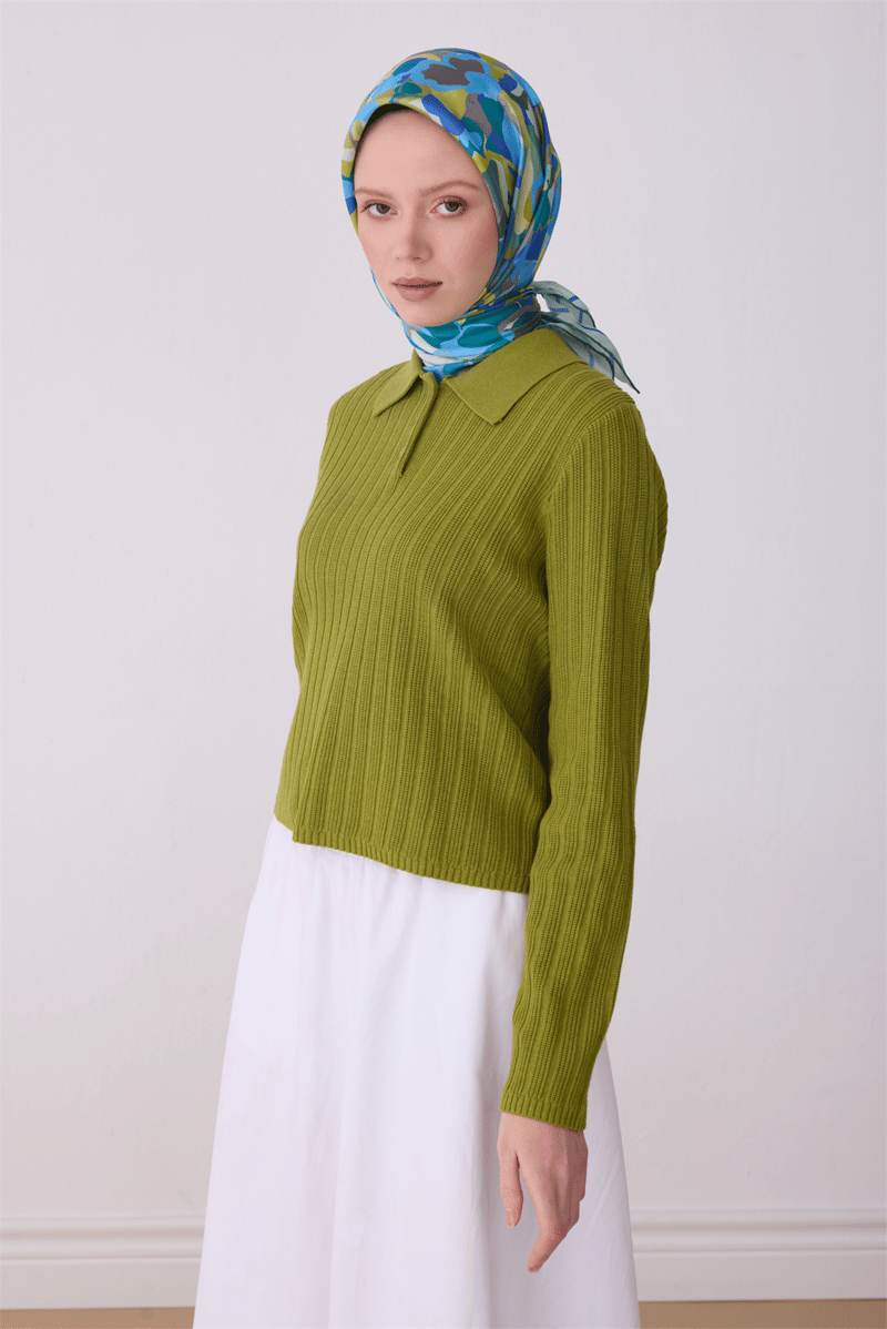 Belli Yeşil Çiçek Desen %100 Twill İpek Eşarp 4312-82