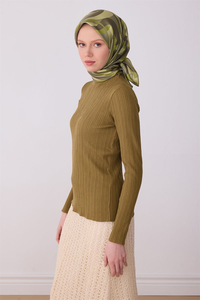 Belli Yeşil Geometrik Desen %100 Twill İpek Eşarp 4327-86
