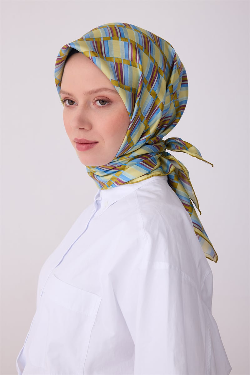 Belli Yeşil Geometrik Desen %100 Twill İpek Eşarp 4302-52