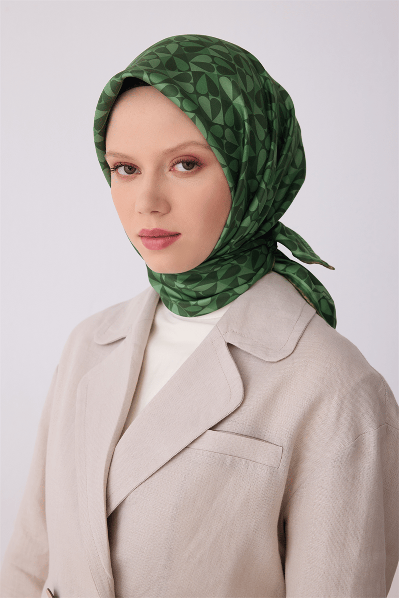 Belli Yeşil Obje Desen %100 Twill İpek Eşarp 4322-01