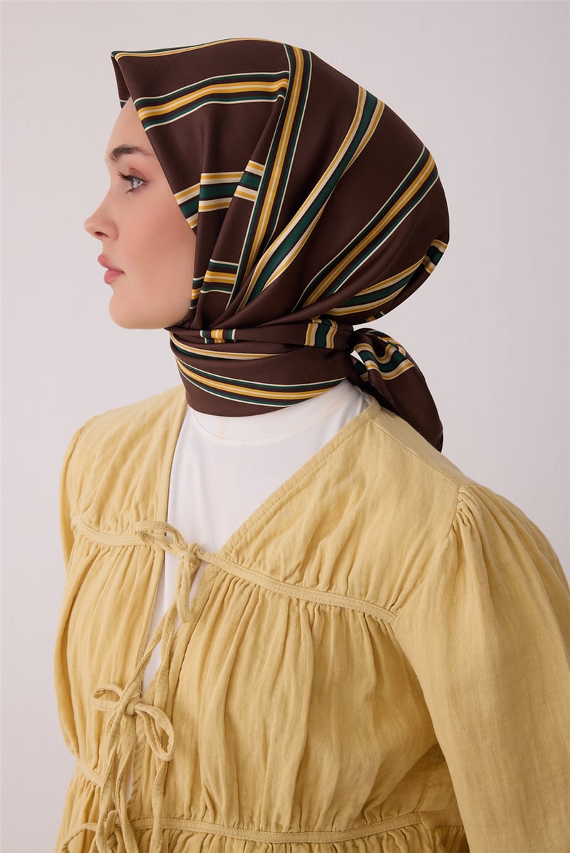 Kahverengi Geometrik Desen %100 Twill İpek Eşarp 4405-51