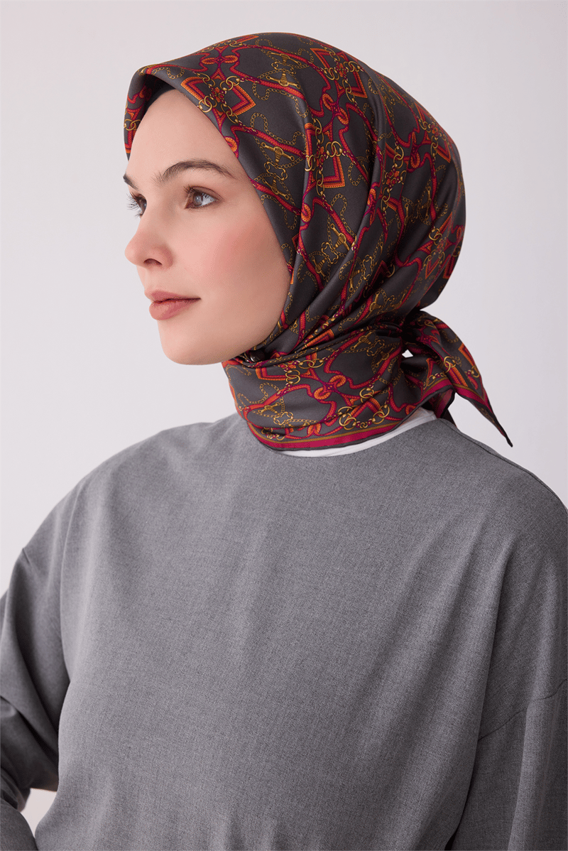 Koyu Gri Çok Renkli Klasik Desen %100 Twill İpek Eşarp 4328-05