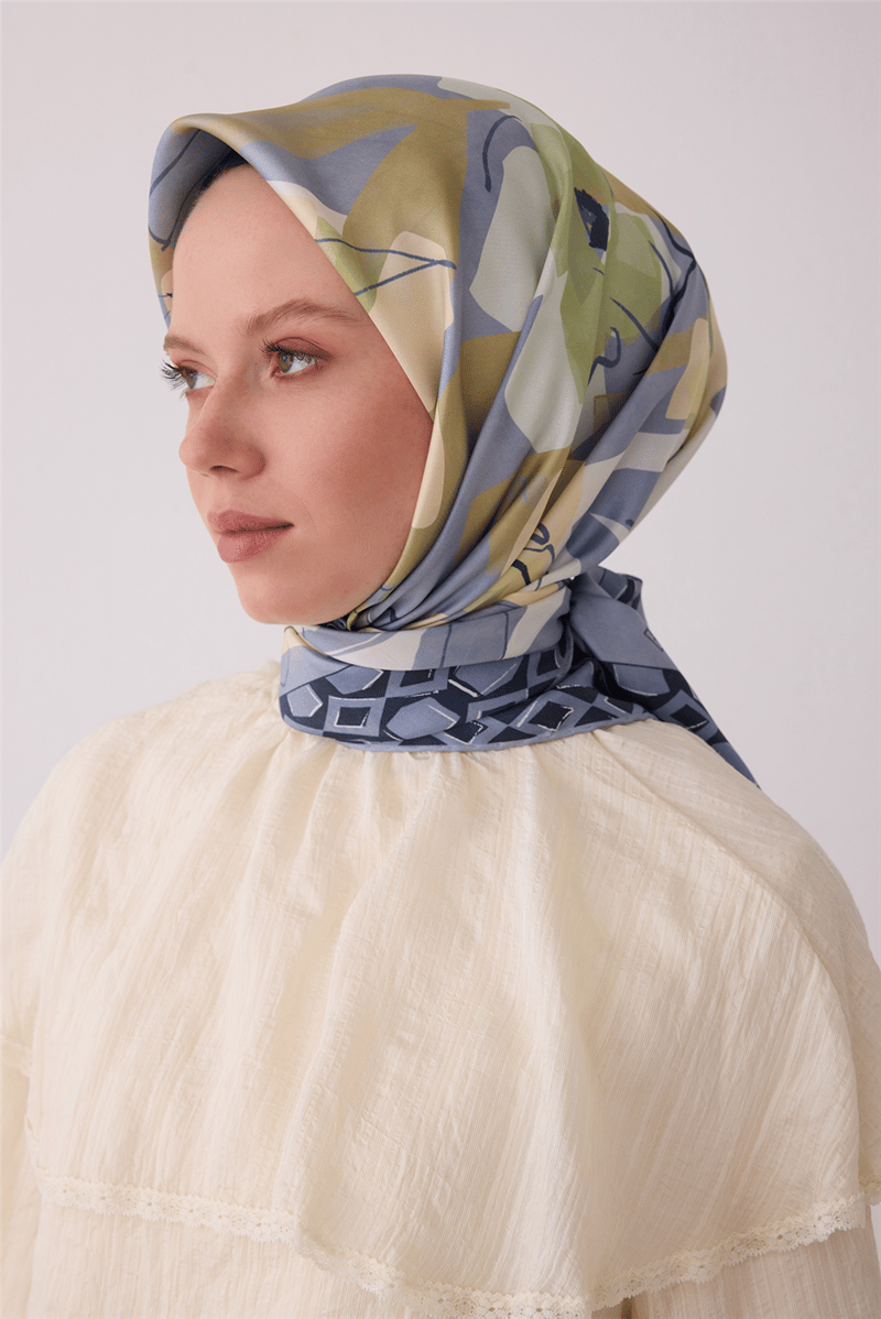 Mavi Çiçek Deseni %100 Twill İpek Eşarp 4426-53