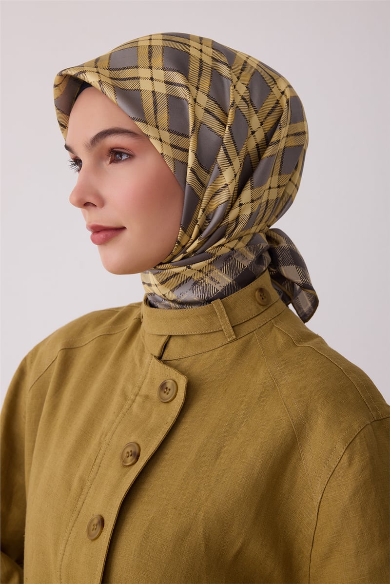 Sarı Geometrik Desen %100 Twill İpek Eşarp 4421-33