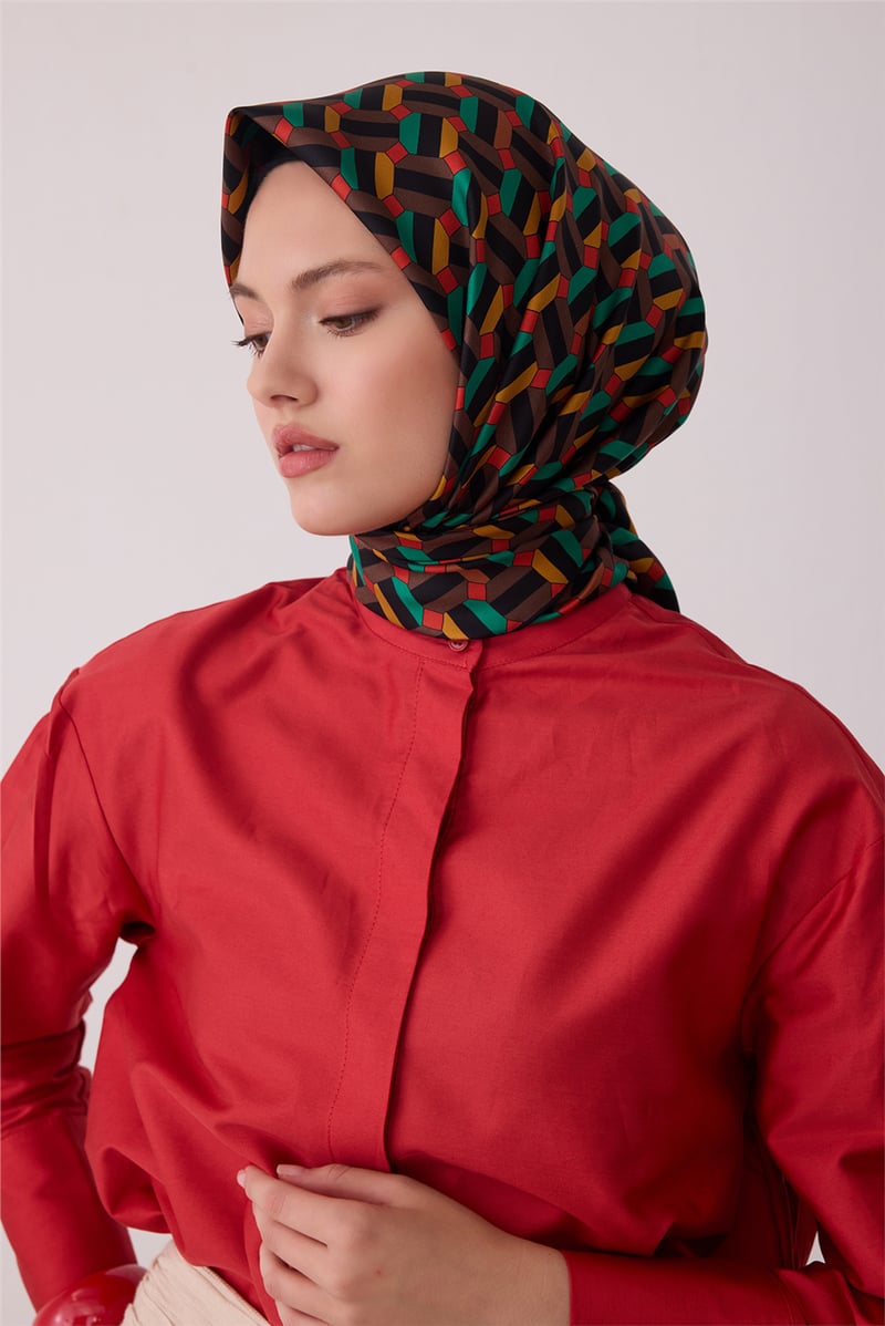 Siyah Geometrik Desen %100 Twill İpek Eşarp 4407-55