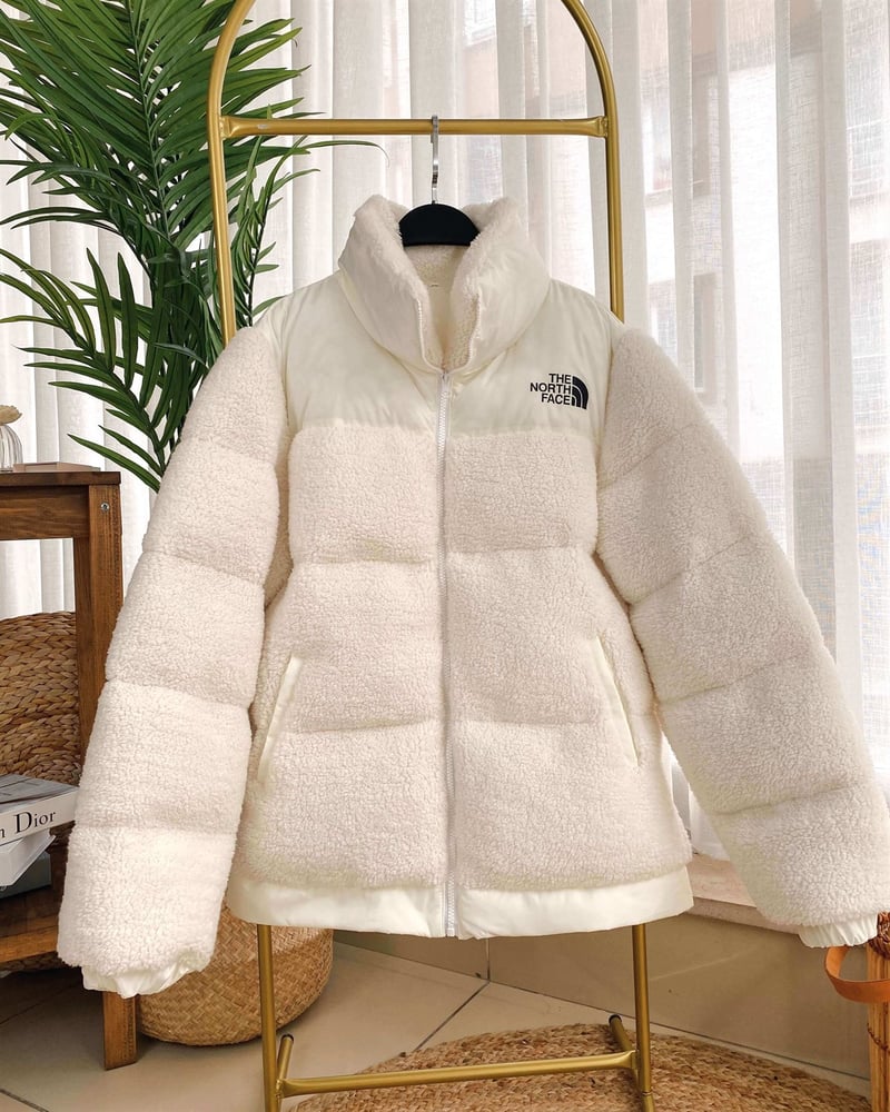 TNF Peluş Detay Şişme Mont