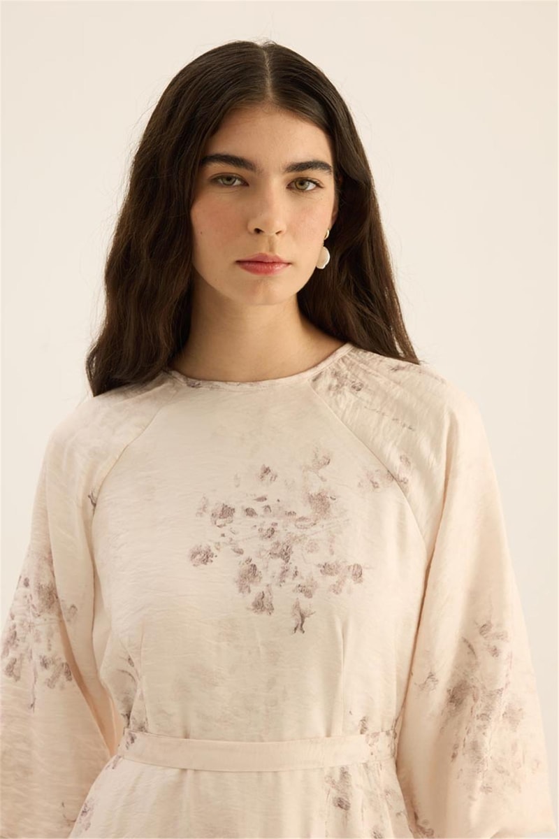 Geniş Manşetli Gece Elbisesi Krem