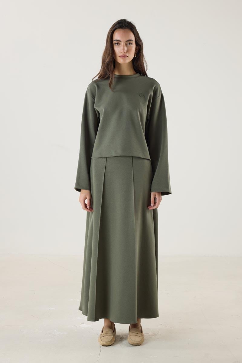 yuvarlak-yaka-nakis-detayli-kisa-sweat-2325ba.jpg