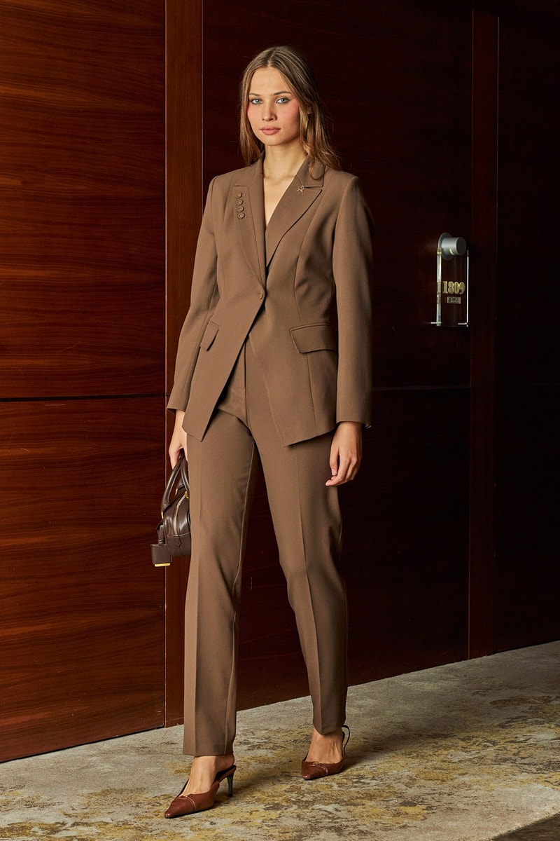 Aria Air Suit- Latte