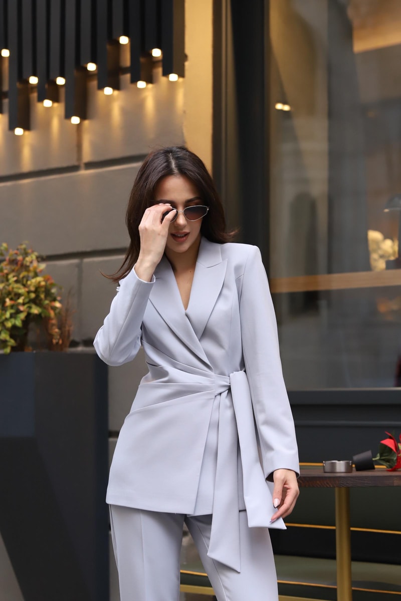 busıness woman- gri 