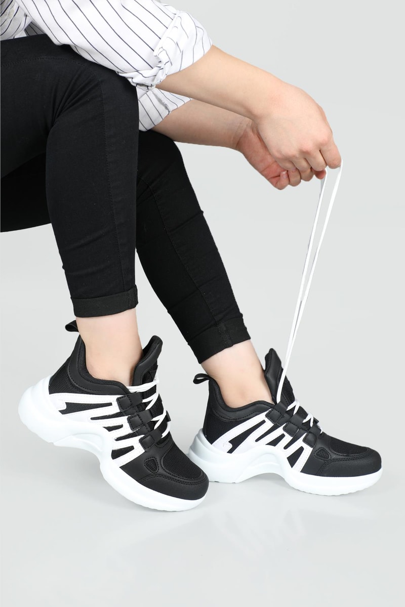 Nefes Alır Kalın Taban Bağcıklı Siyah Beyaz Kadın Spor Ayakkabı 2133 Kadın Günlük Spor Ayakkabı Lambırlent LAMBIRLENT 2133 ZEN SPOR AYAK