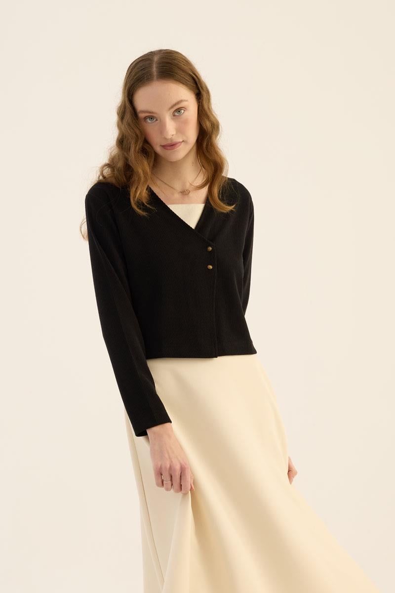 Çapraz Düğmeli Kısa Hırka