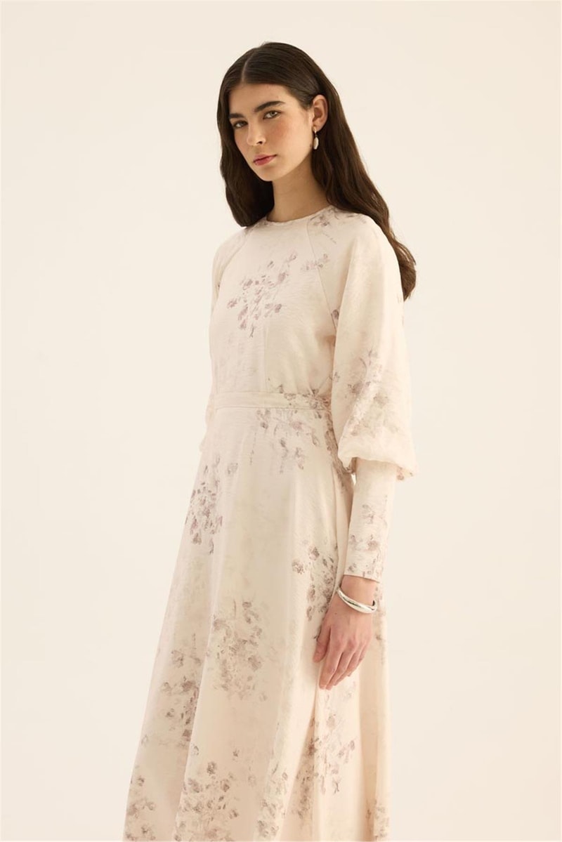 Geniş Manşetli Gece Elbisesi Krem