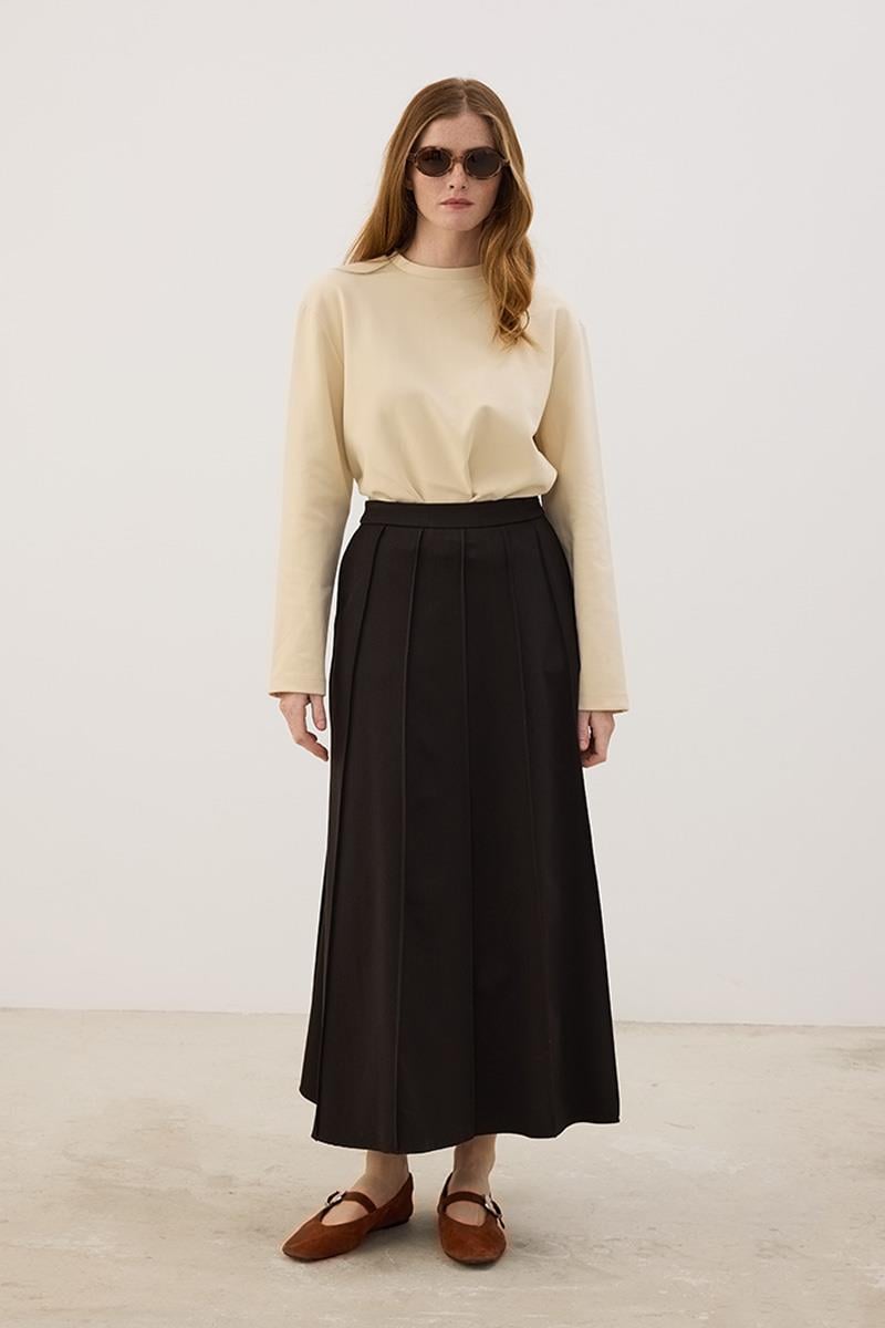 Tok Duruşlu Basic Sweatshirt Bej