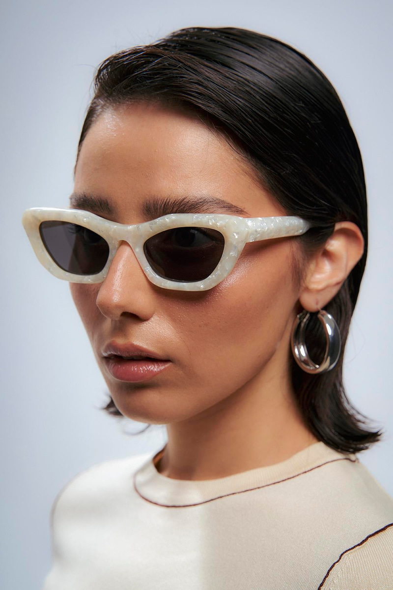 farah-white-black-gunes-