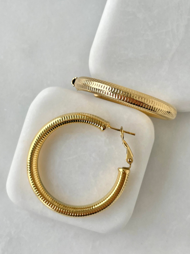 Çelik Tırtıklı Halka Küpe Gold