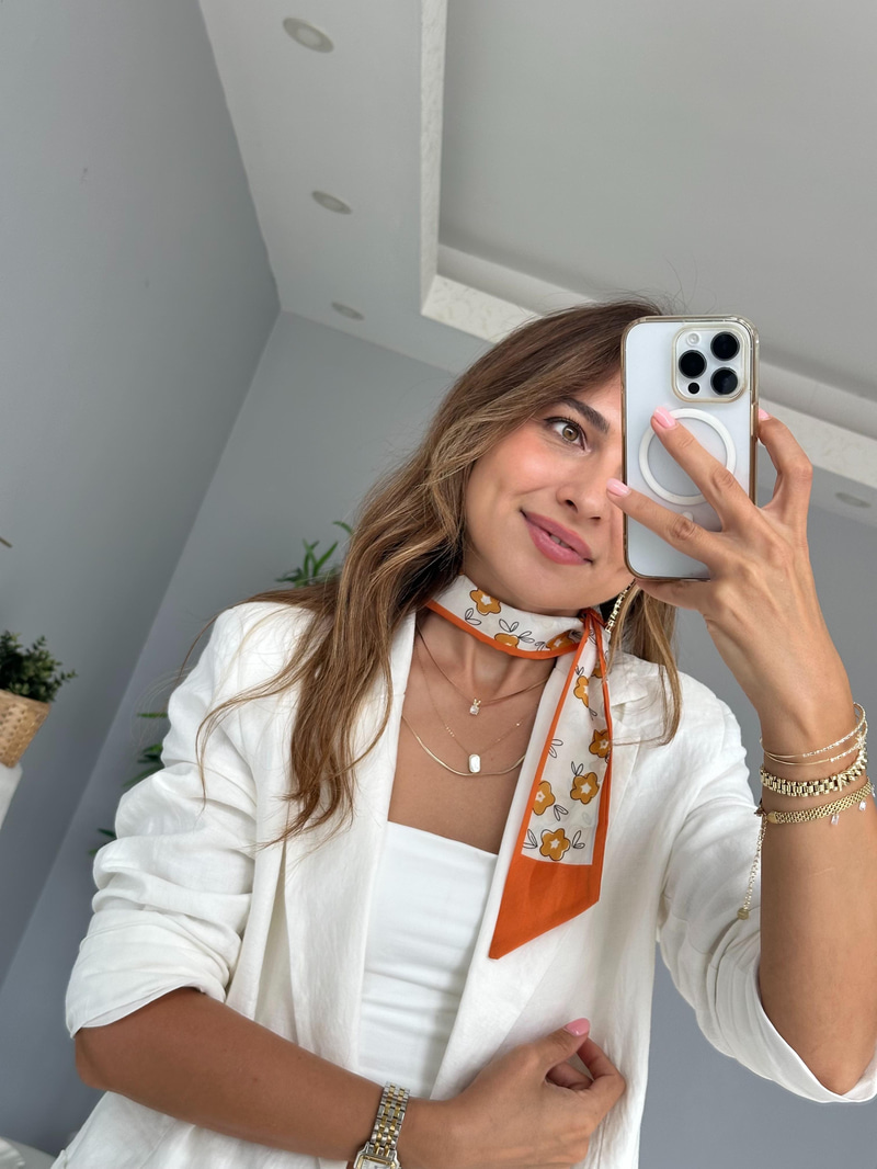 Çiçek Desenli Turuncu Bandana Fular Renkli