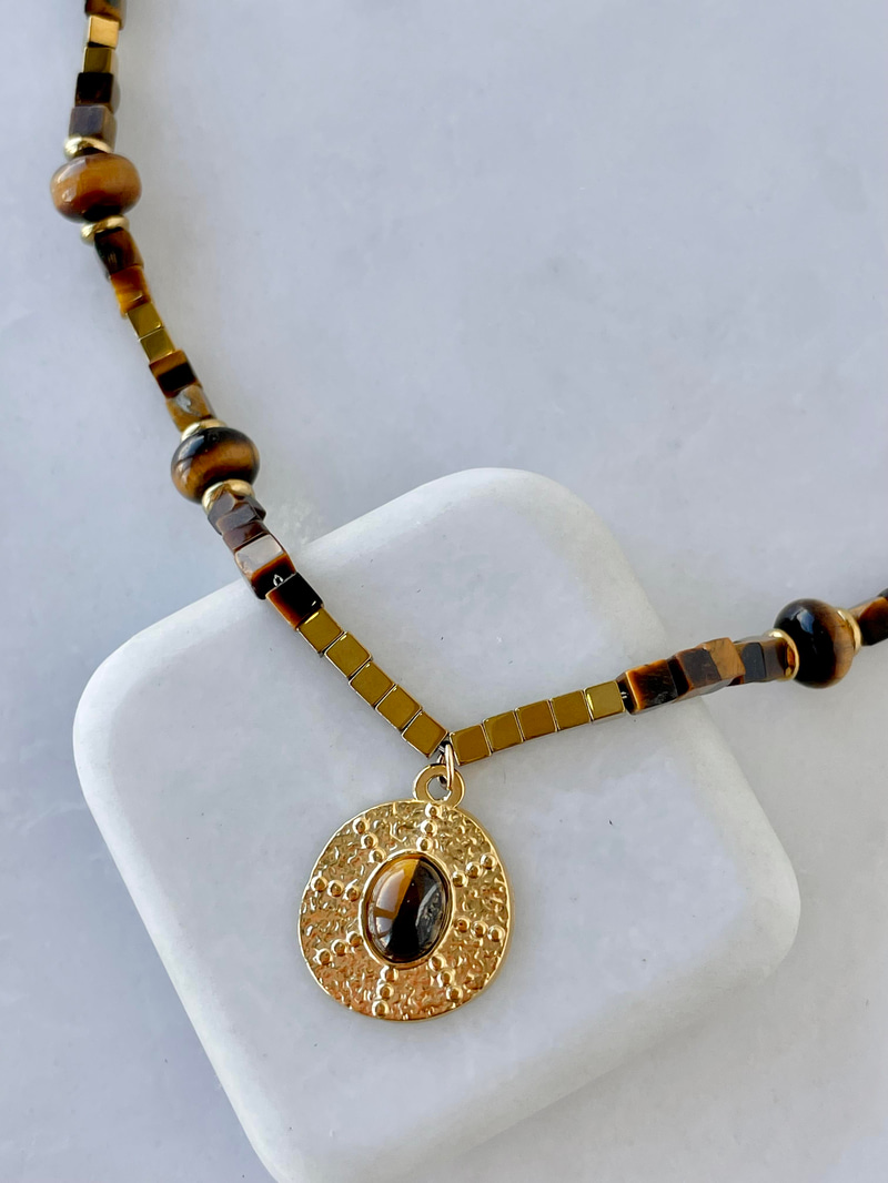 Çelik Kahverengi Opal Taşlı Küp Kolye