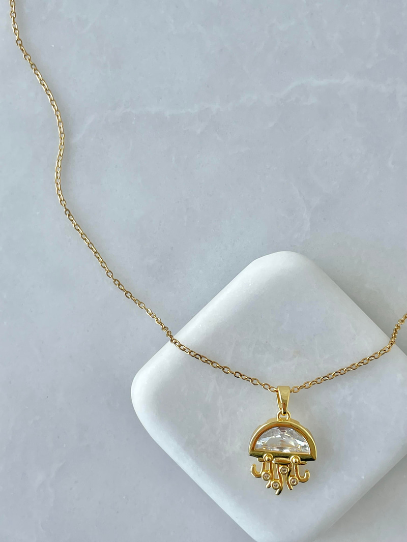 Çelik Kristal Taşlı Deniz Anası Kolye Gold