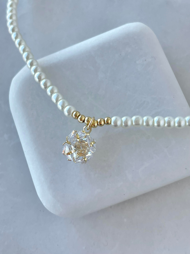 Kristal Top Sallantılı İnci Kolye Gold