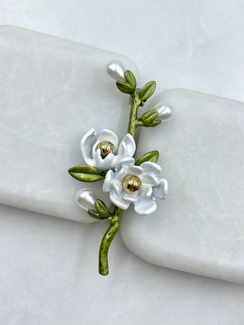 İncili Beyaz Çiçek Dalı Broş Renkli