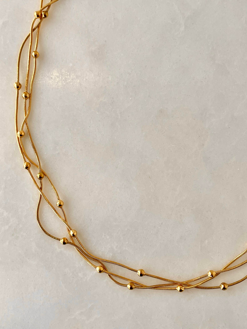 Çelik Topçuklu Üç Sıra Kolye Gold