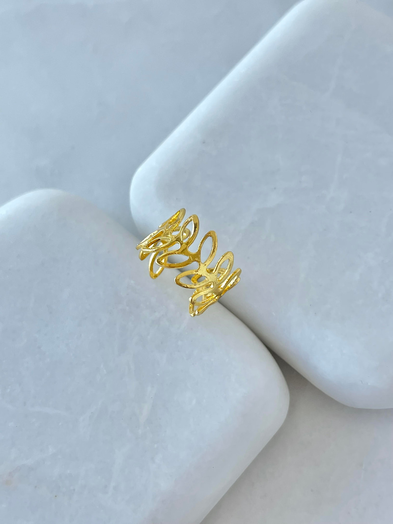 Çelik Yaprak Model Kıkırdak Küpe Gold