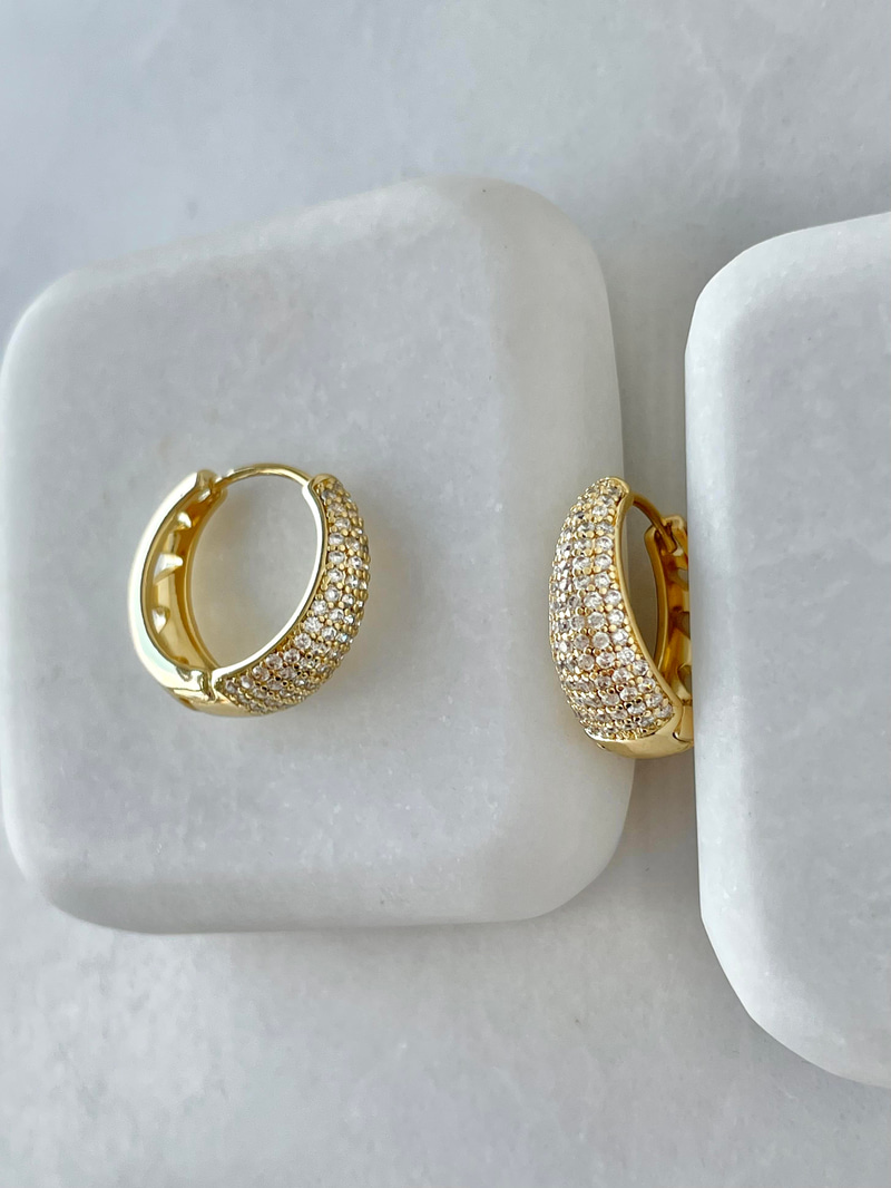 Özel Seri Gömme Taşlı Damla Model Küpe Gold