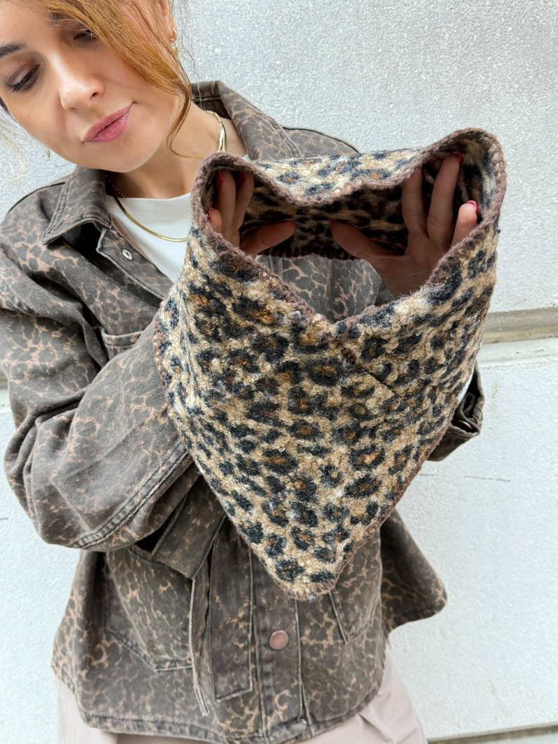 Desenli Buklet Boyunluk Leopar