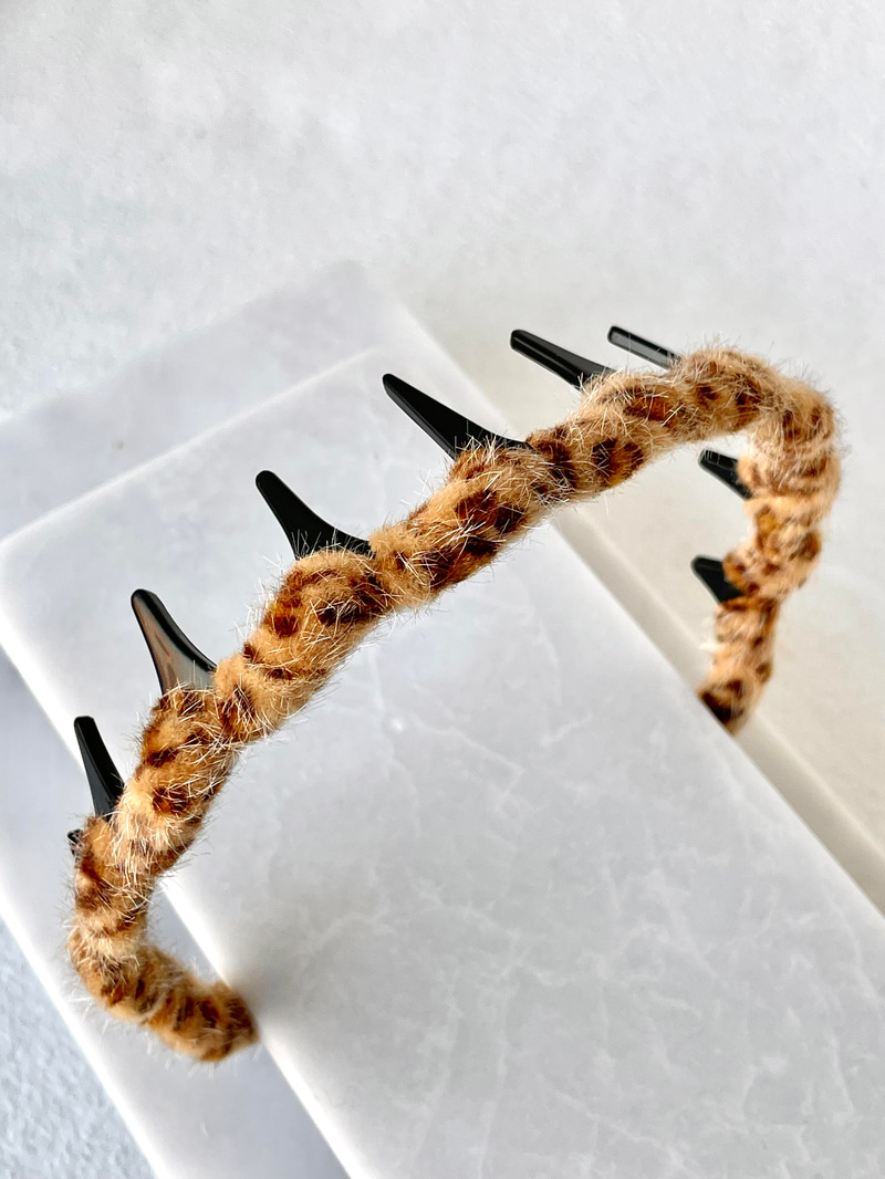 Leopar Desenli Tüylü Taraklı Taç