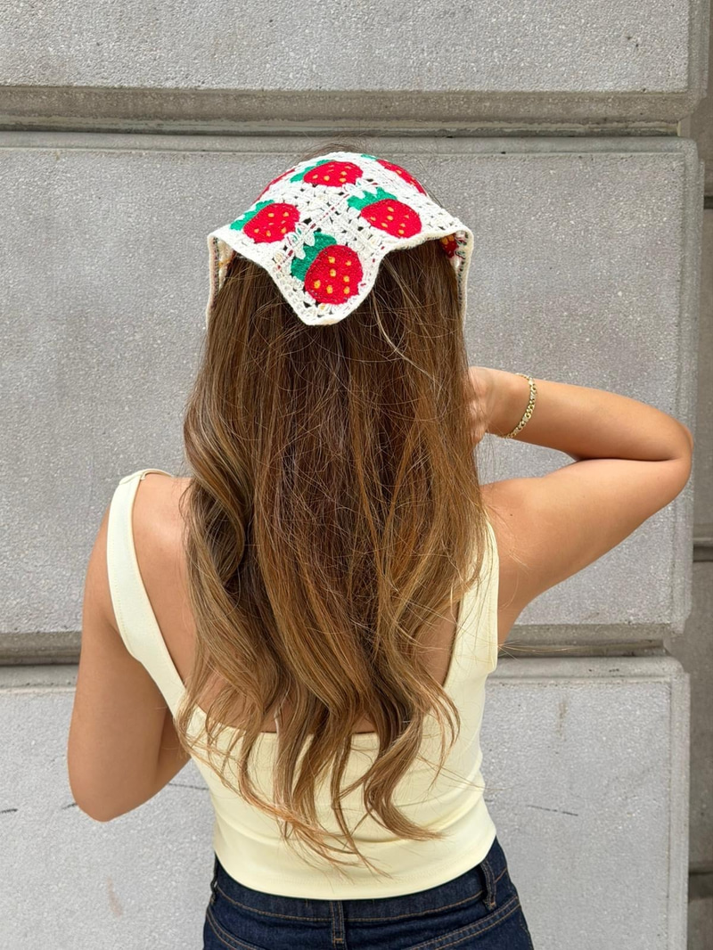 Çilek Desenli Örgü Bandana Ekru