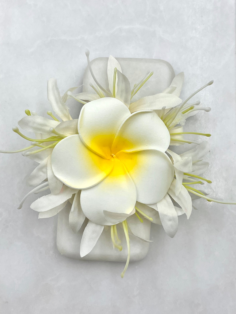 Yapraklı Lotus Pens Toka Beyaz