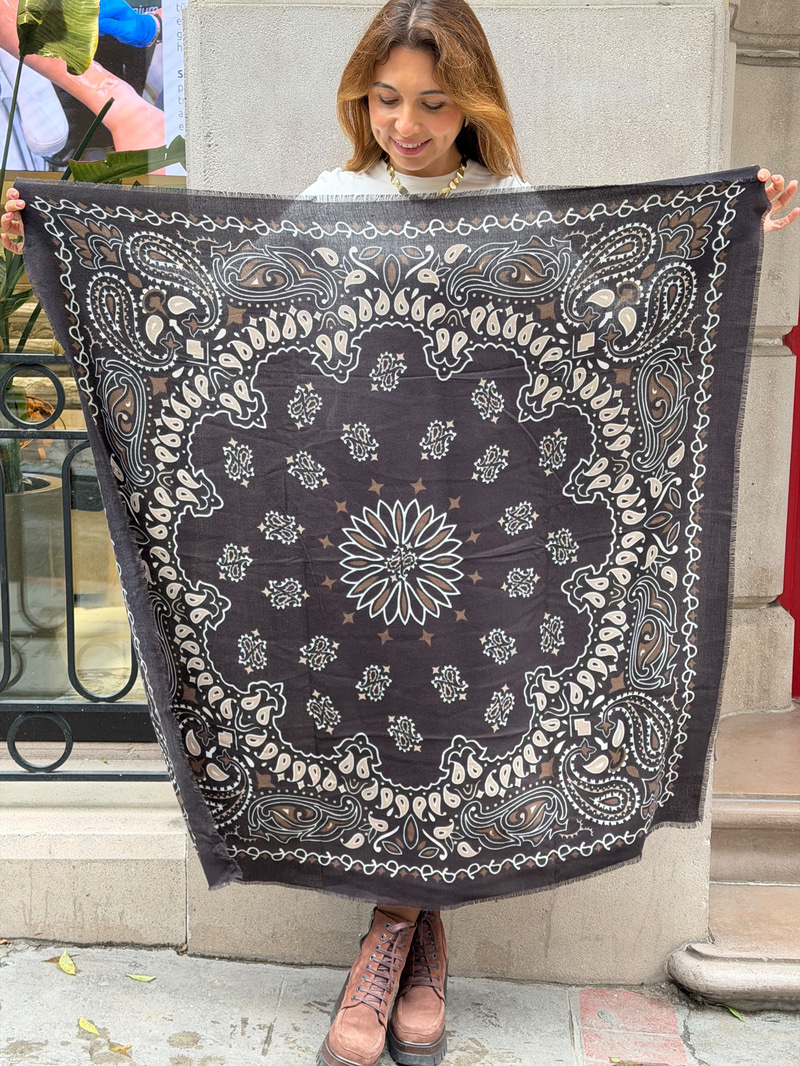 Desenli Kare Şal 110x110 cm Siyah