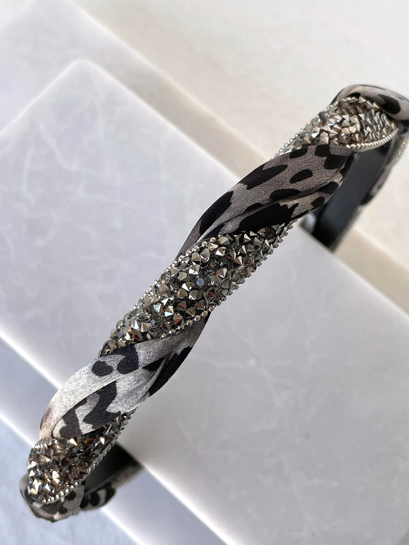 Kristal Füme Taşlı Burgu Leopar Taç Gri