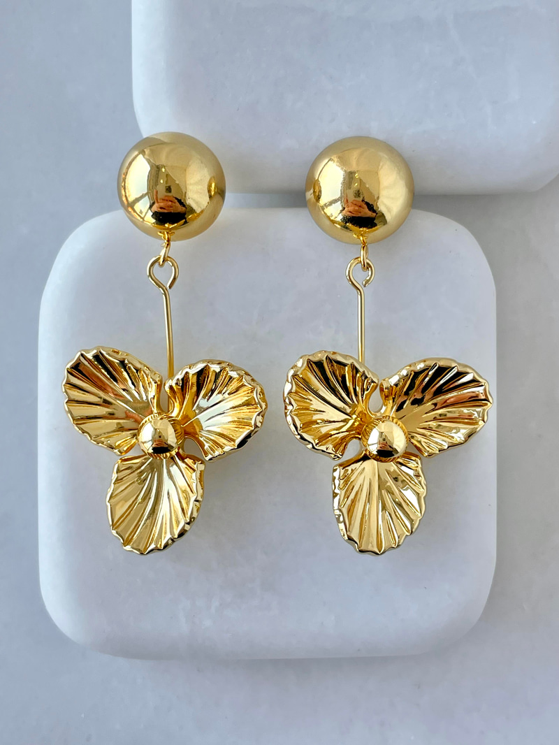 Çelik Ezme Çiçek Sallantılı Küpe Gold