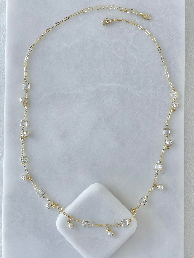Altın Kaplama Kare Kristal İnci Sallantılı Kolye Gold