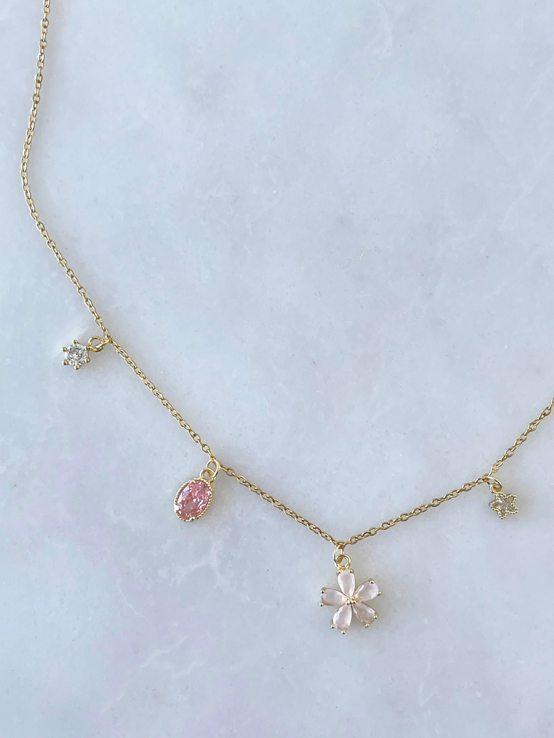 Çelik Pembe Kristal Taşlı Çiçek Kolye Gold