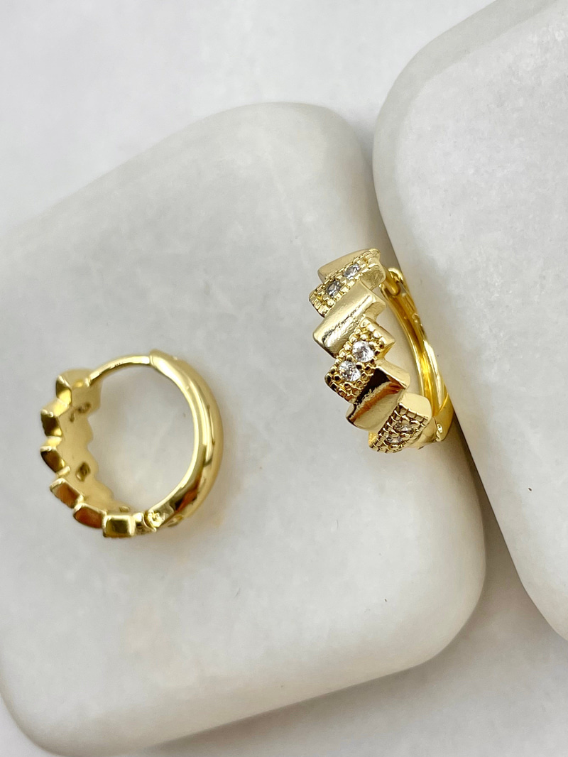 Özel Seri Yatay Çizgi Taşlı Küpe Gold