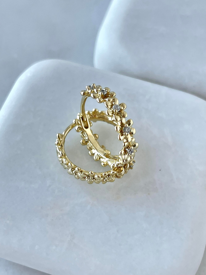 Özel Seri Minimal Çiçekli Halka Küpe Gold