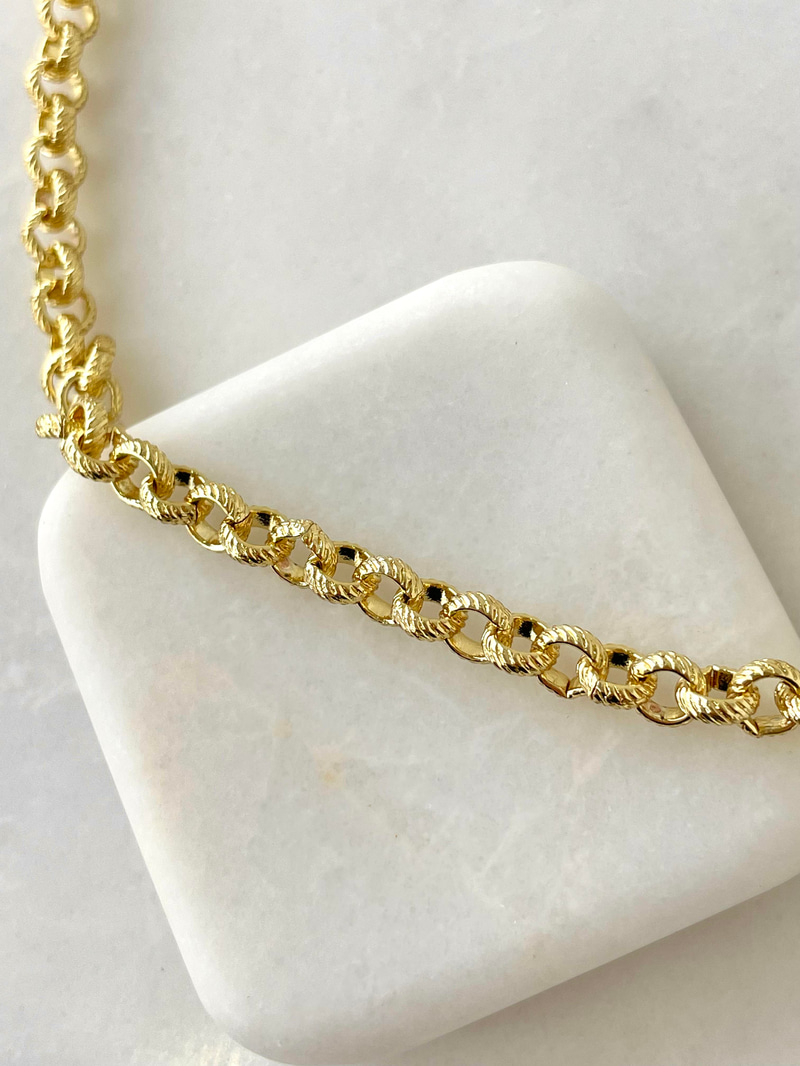 Özel Seri İşlemeli Zincir Kolye Gold