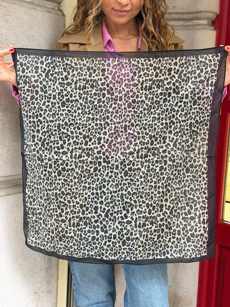 Leopar Desenli Pamuklu Bandana Fular 63x63 cm Renkli