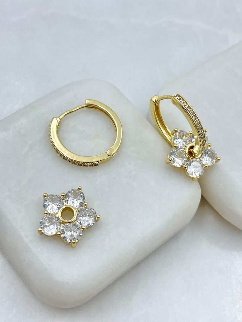 Altın Kaplama Kristal Taşlı Çiçek Charmlı Küpe Gold