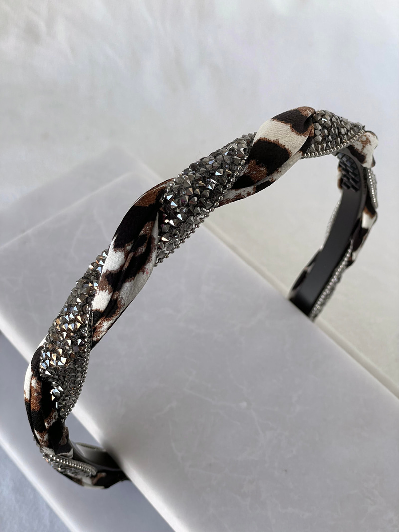 Kristal Füme Taşlı Burgu Leopar Taç Beyaz